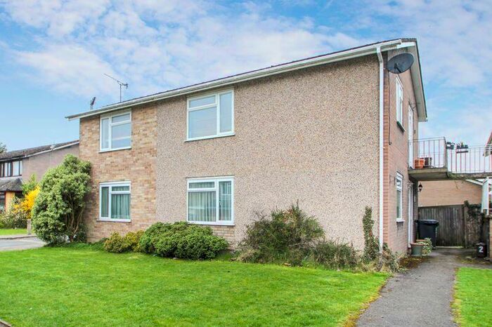 2 Bedroom Flat To Rent In Hawthorn Crescent, High Wycombe, HP15