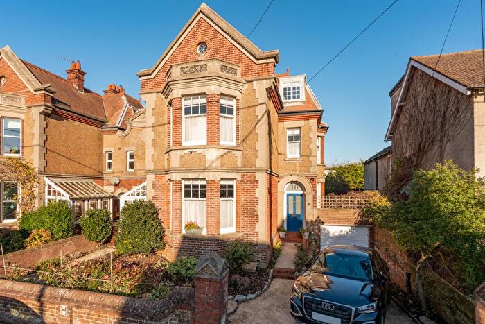 6 Bedroom Semi-Detached House For Sale In East Ham Road, Littlehampton, BN17