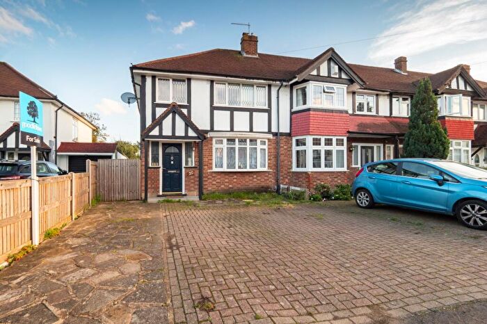 3 Bedroom End Of Terrace House For Sale In Chestnut Close, Carshalton, SM5