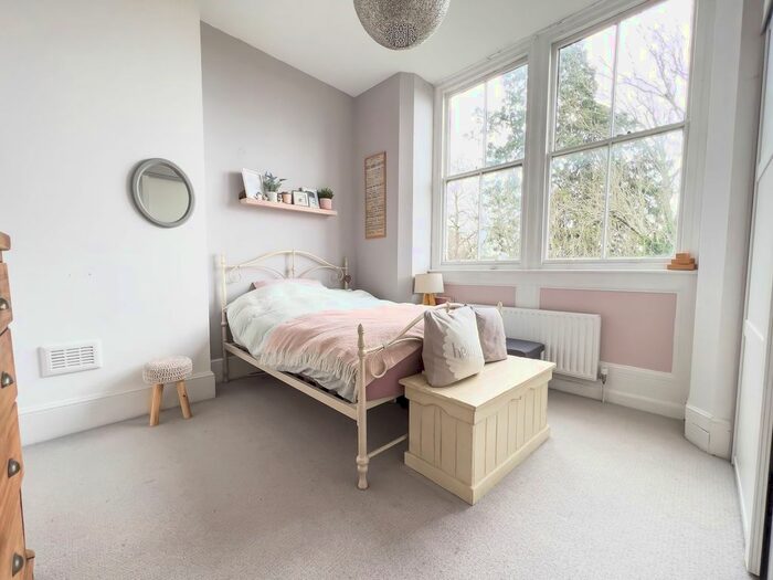 1 Bedroom Flat For Sale In Hammerwood Road, Ashurst Wood, RH19
