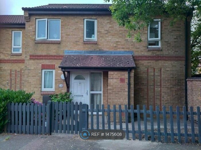 3 Bedroom Semi-Detached House To Rent In Bicester, Bicester, OX26