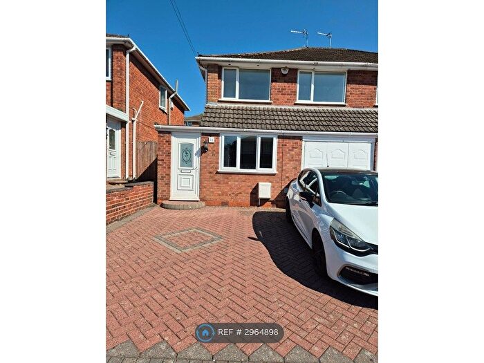 3 Bedroom Semi-Detached House To Rent In The Hayes, Birmingham, B31