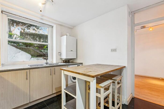 1 Bedroom Flat To Rent In Wilmington House, Highbury Crescent, N5