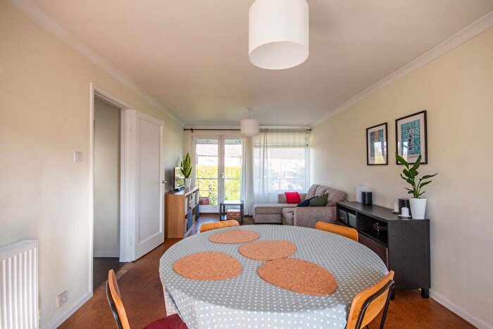2 Bedroom Flat For Sale In De Freville Road, Great Shelford, Cambridge, CB22