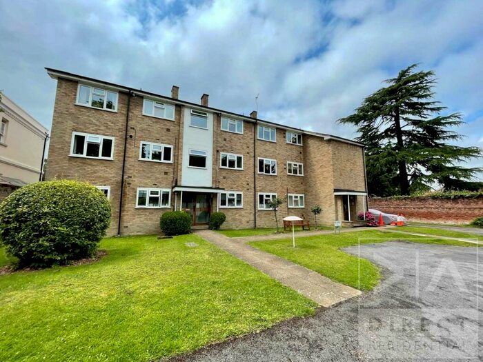 2 Bedroom Apartment To Rent In Downside, Epsom, KT18