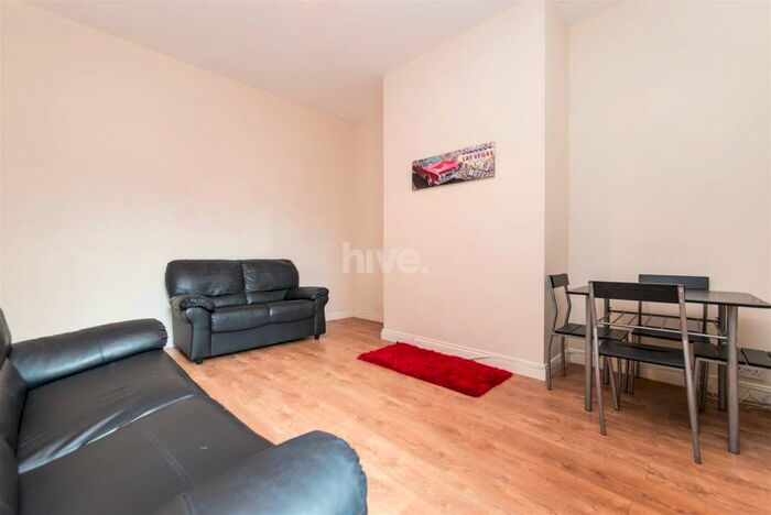 2 Bedroom Flat To Rent In Biddlestone Road, Heaton, Newcastle Upon Tyne, NE6