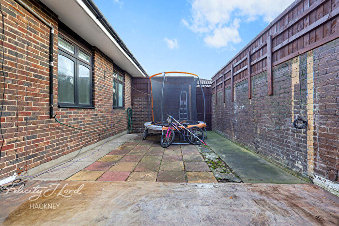 3 Bedroom Detached Bungalow For Sale In Chisledon Walk, London, E9