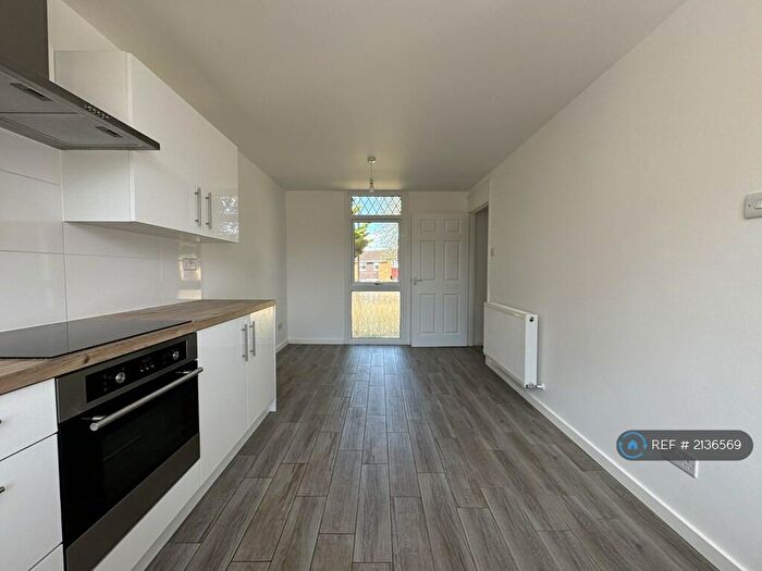 3 Bedroom Terraced House To Rent In Stoneyhurst, Northampton, NN4