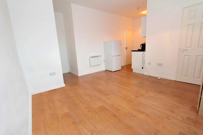 Studio To Rent In Granville Place, High Road, London, N12