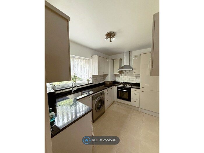 2 Bedroom Flat To Rent In Highbury Quadrant, London, N5