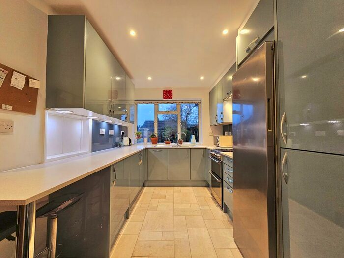 3 Bedroom House To Rent In Hayesford Park Drive, Bromley, BR2