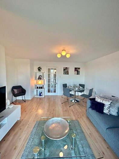 2 Bedroom Flat To Rent In Riverhope Mansions, Harlinger Street, London, SE18