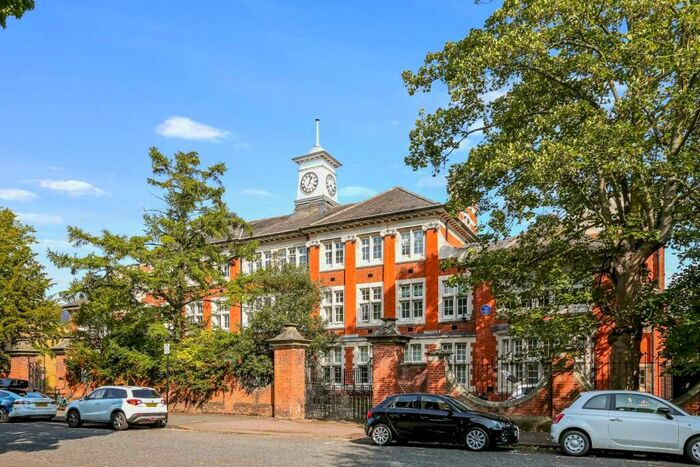 2 Bedroom Apartment To Rent In Marianne Close, London, SE5