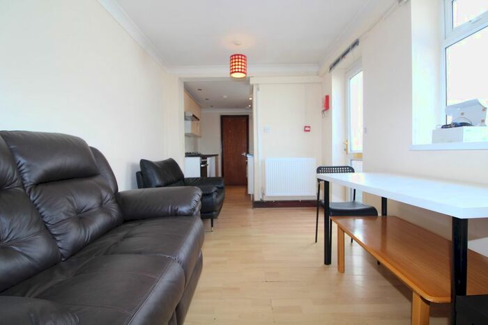 2 Bedroom Flat To Rent In Treharris St, Roath, Cardiff, CF24