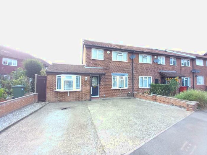 4 Bedroom Terraced House To Rent In Cippenham, Slough, SL1