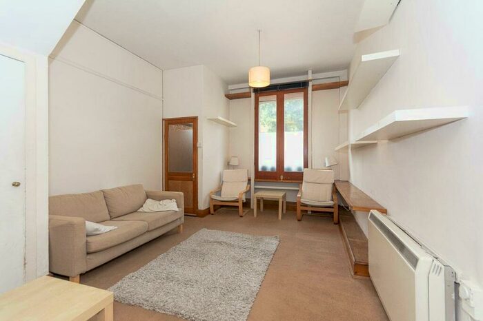 1 Bedroom Apartment To Rent In St. John's Hill, Battersea, SW11