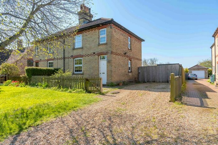 3 Bedroom Semi-Detached House For Sale In The Avenue, Leighton Bromswold, PE28