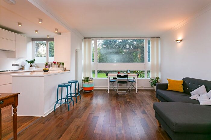 2 Bedroom Flat To Rent In Dorland Court, SW15