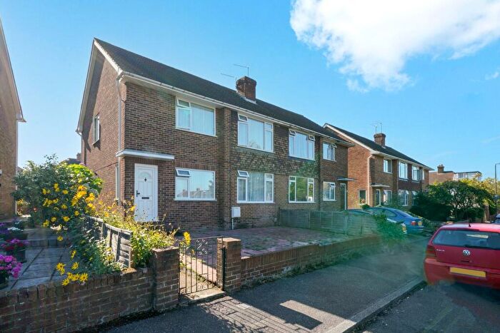 2 Bedroom Maisonette For Sale In Ivy Gardens, Mitcham, CR4