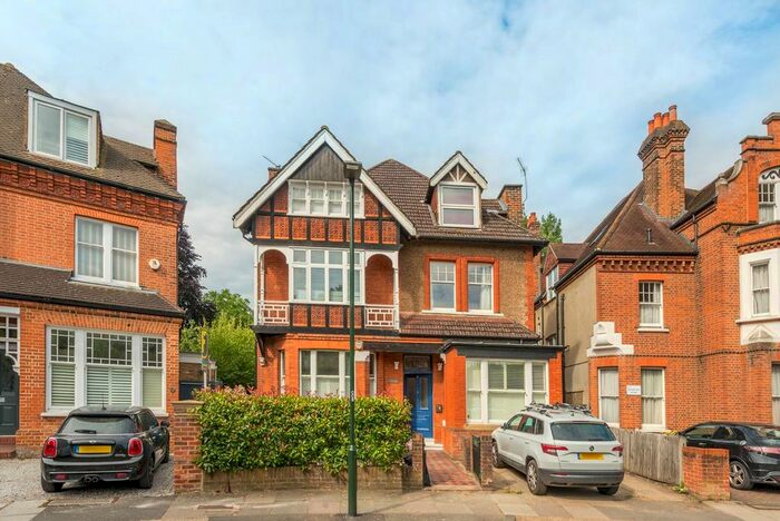 1 Bedroom Flat To Rent In Waldegrave Gardens, Twickenham, Twickenham, TW1