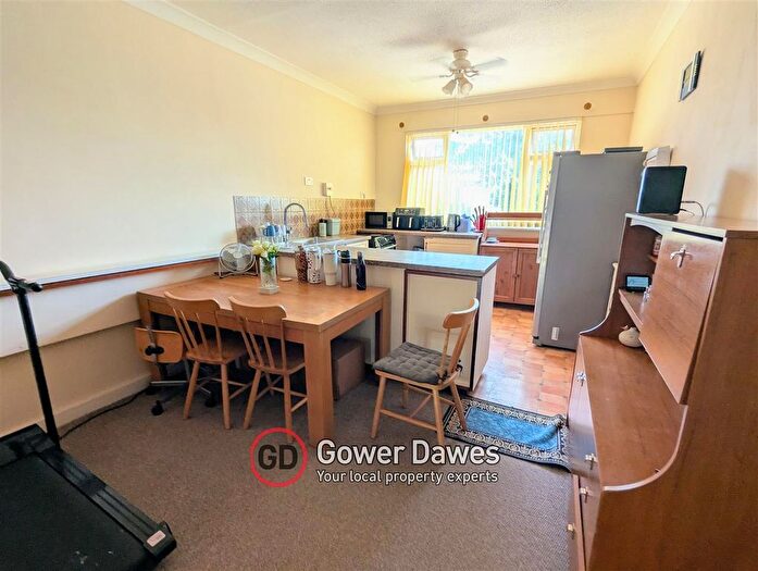 3 Bedroom Town House For Sale In Camden Close, Chadwell St.Mary, RM16