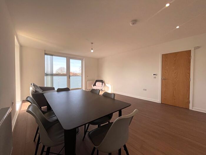 3 Bedroom Flat To Rent In Dovetail Place, Lawrence Road, N15