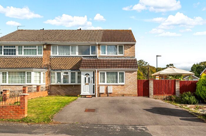 4 Bedroom Semi-detached House For Sale In Plover Close, Lordswood, Southampton, Hampshire, SO16