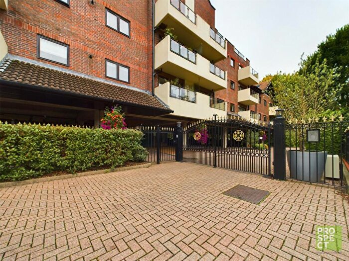 2 Bedroom Apartment To Rent In Lockbridge Court, Ray Park Road, Maidenhead, Berkshire, SL6