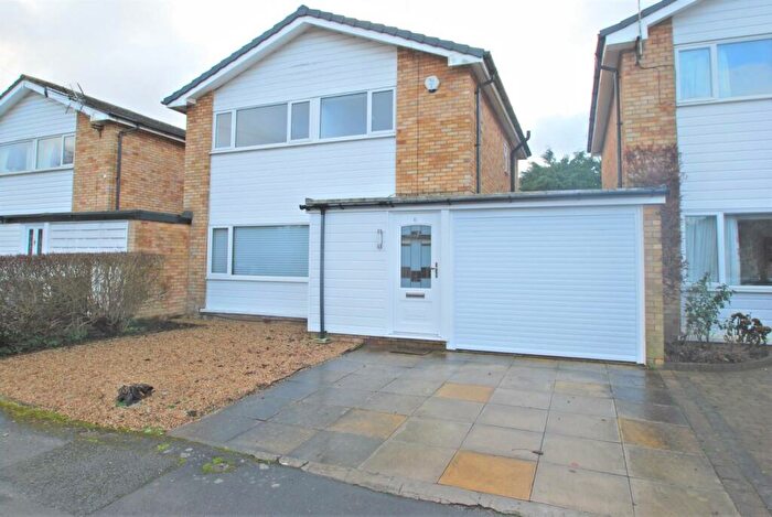 4 Bedroom Link Detached House To Rent In Lyndhurst Close, Wilmslow, SK9
