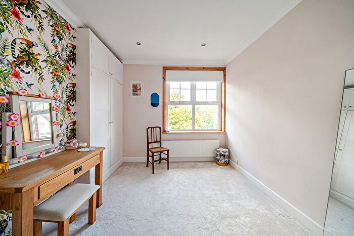 2 Bedroom Cottage For Sale In Murrells Lane, Camberley, GU15