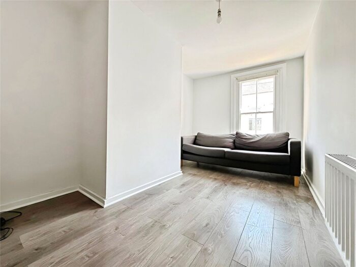 3 Bedroom Flat To Rent In Church Street, Twickenham, TW1