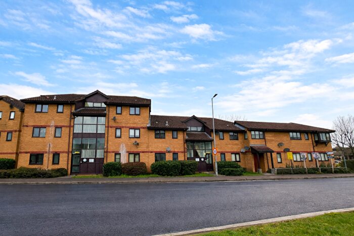 1 Bedroom Flat For Sale In Cranfield Park Court, Radwinter Avenue, Wickford, Essex, SS12