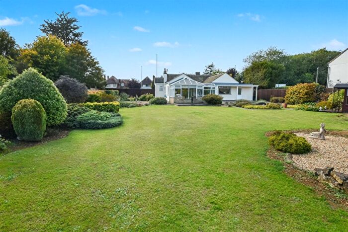 3 Bedroom Detached Bungalow To Rent In Barton Road, Barton Seagrave, NN15