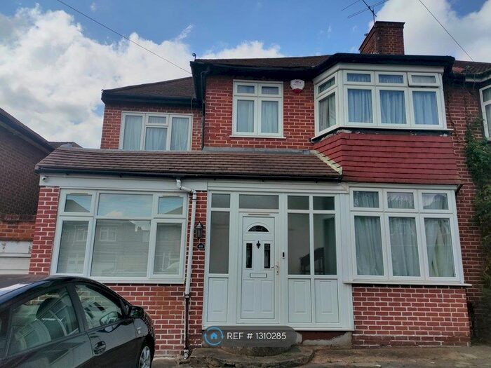 5 Bedroom Semi-Detached House To Rent In St. Andrews Drive, Stanmore, HA7