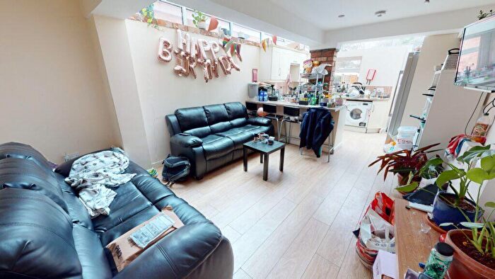 6 Bedroom House To Rent In Hubert Road, Selly Oak, Birmingham, B29