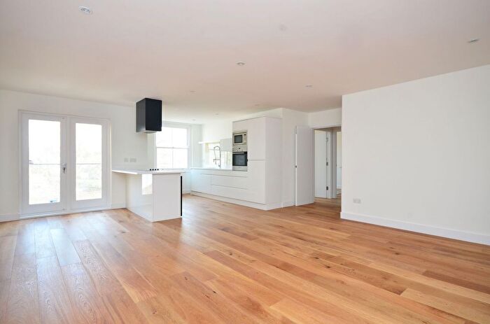 2 Bedroom Flat To Rent In Southville, Vauxhall, London, SW8