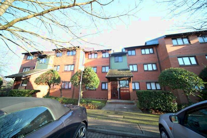 2 Bedroom Flat To Rent In Maltby Drive, Enfield, EN1