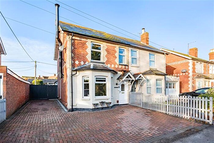 3 Bedroom Semi Detached House For Sale In Spencers Wood, Reading, RG7