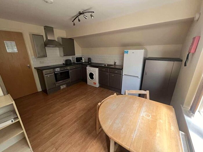 3 Bedroom Flat To Rent In Flat E, Broomgrove Crescent, Broomhill, S10