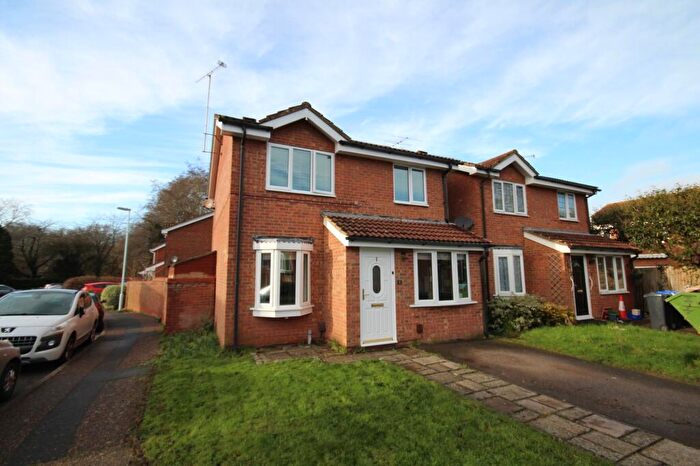 3 Bedroom Detached House For Sale In Chaffinch Close, Worthing, BN13