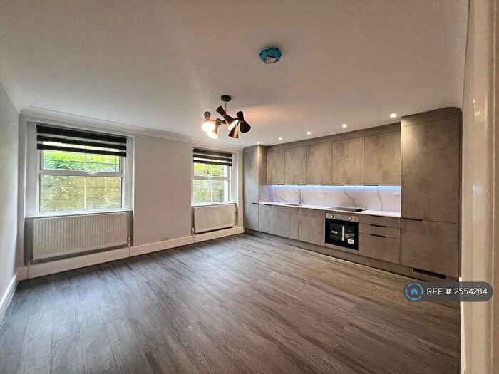 3 Bedroom Flat To Rent In Belvedere Road, London, SE19