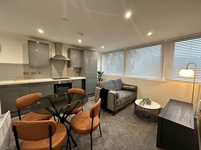 1 Bedroom Flat To Rent In Yeadon, LS19