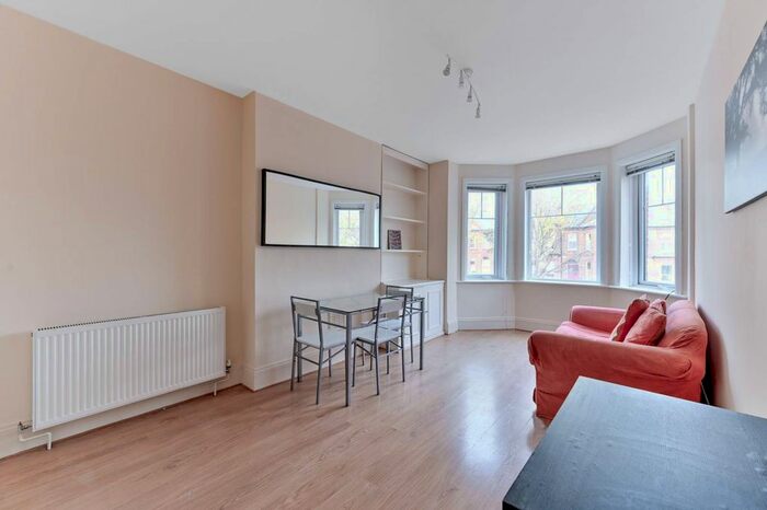 2 Bedroom Flat To Rent In Palace Road, Tulse Hill, London, SW2
