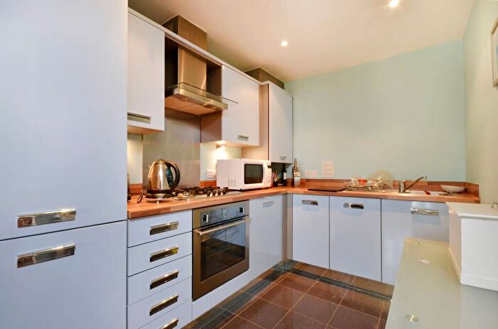 2 Bedroom Flat To Rent In Kingfield Road, Old Woking, Woking, GU22