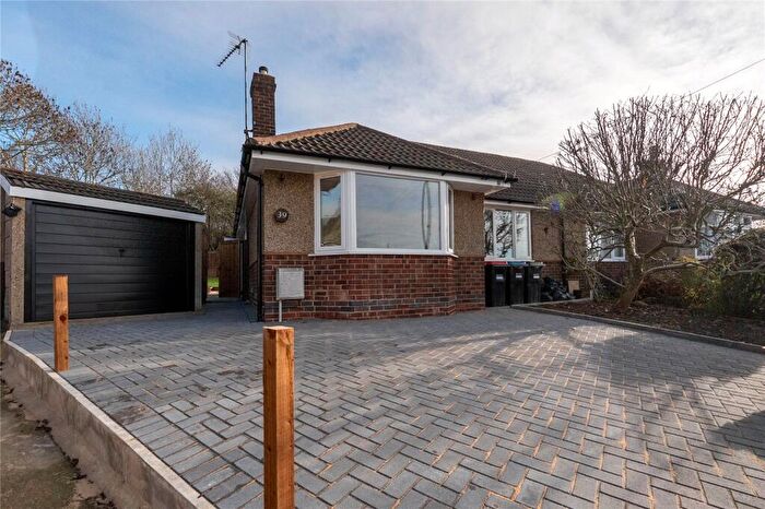 2 Bedroom Bungalow For Sale In Wordsworth Drive, Bletchley, Milton Keynes, MK3