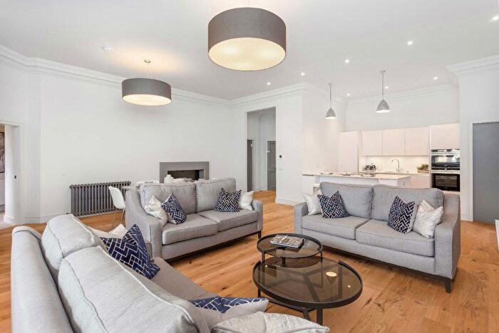 2 Bedroom Flat To Rent In Donaldson Drive, Edinburgh, EH12