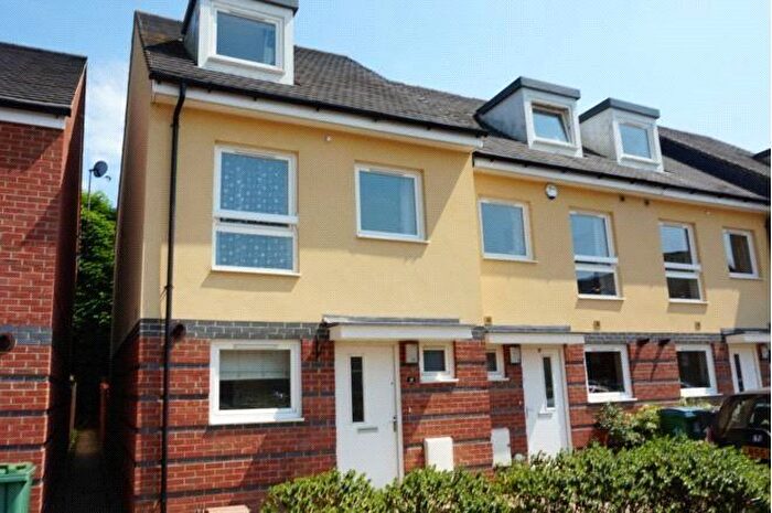 4 Bedroom End Of Terrace House For Sale In Raven Close, Watford, Hertfordshire, WD18