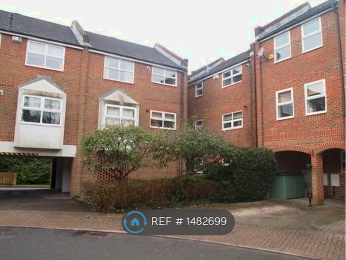 1 Bedroom Flat To Rent In Manning Close, East Grinstead, RH19