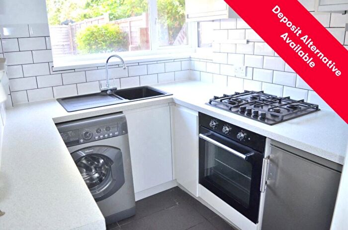2 Bedroom Maisonette To Rent In Morden Road, Mitcham, CR4