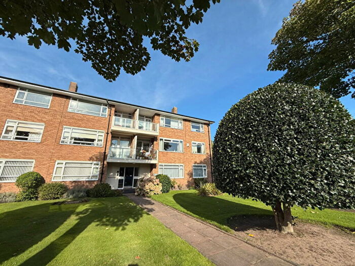 2 Bedroom Flat For Sale In Victoria Court, Southport, PR8